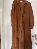 Jurk babyrib one size, Kleding | Dames, Jurken, Ophalen of Verzenden, Zo goed als nieuw, Bruin, Onder de knie