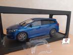 Ford Focus ST Turnier 2014 in Racing Blue van MCG/IXO 1:18