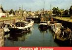 Groeten uit Lemmer - sluis volk boten - 198? gelopen, Ophalen of Verzenden, Gelopen, Friesland