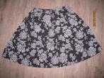 Yessica klokkend zwart rokje met bloemenprint maat L, Maat 42/44 (L), Ophalen of Verzenden, Gedragen, Boven de knie