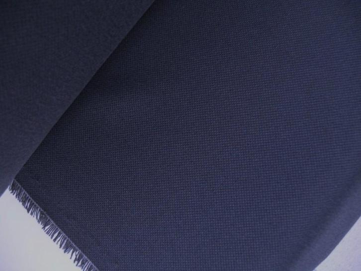 SALE: Kvadrat Field 2; paarsblauw; 18,7 meter meubelstof, Hobby en Vrije tijd, Stoffen en Lappen, Nieuw, Overige materialen, 120 cm of meer