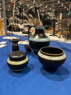 Plateel met symmetrisch decor, Antiek en Kunst, Antiek | Keramiek en Aardewerk, Ophalen of Verzenden