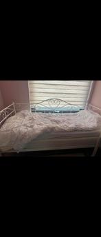 Goed als nieuwe, met een nieuwe matras, Huis en Inrichting, Slaapkamer | Bedden, Ophalen of Verzenden