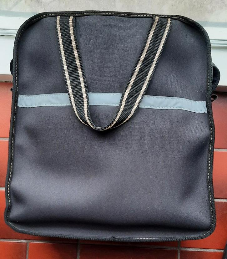 Stevige rolstoeltas nauwelijks gebruikt - gratis poncho erby, Diversen, Verpleegmiddelen, Zo goed als nieuw, Ophalen of Verzenden