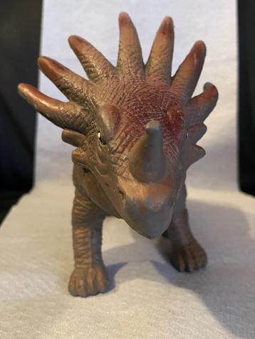 Grote Styracosaurus gemerkt beschikbaar voor biedingen