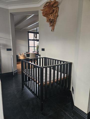 Zwarte baby box kinderbox boxen beschikbaar voor biedingen