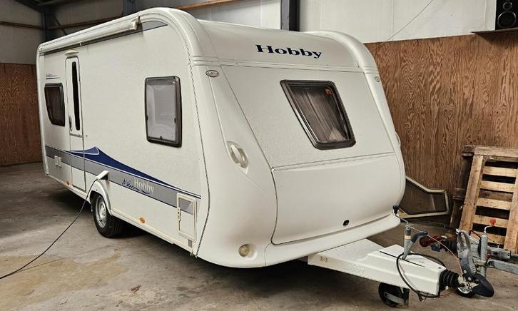 Hobby 495 UFe Exellent met Mover, Fietsendrager en Voortent, Caravans en Kamperen, Caravans, Particulier, tot en met 4, 1000 - 1250 kg