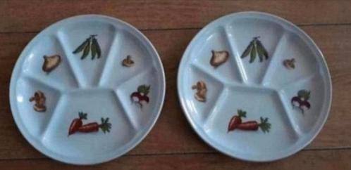 Twee Borden met vakken met Groente opdrukken, Huis en Inrichting, Keuken | Servies, Zo goed als nieuw, Bord(en), Overige stijlen