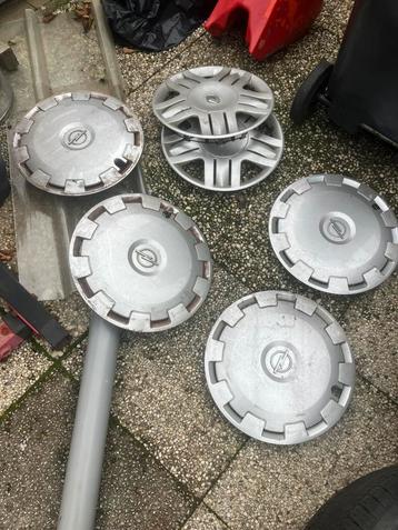 Opel corsa C wieldoppen set beschikbaar voor biedingen