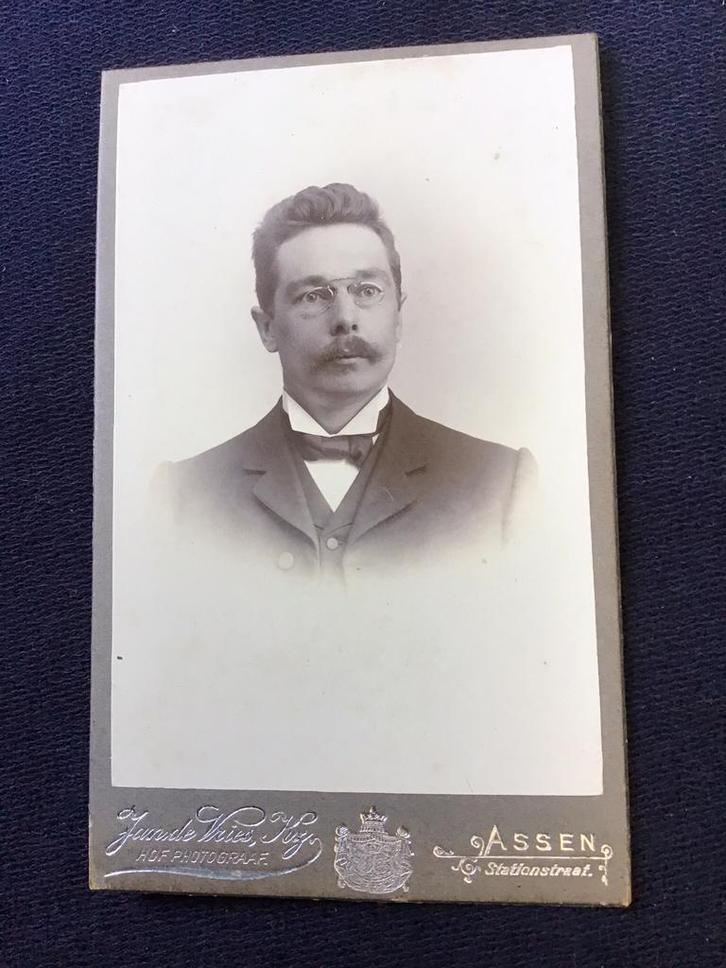 CDV, Man met bril, Jan de Vries, Assen, Carte de Visite, Verzamelen, Foto's en Prenten, Gebruikt, Foto, Voor 1940, Ophalen of Verzenden