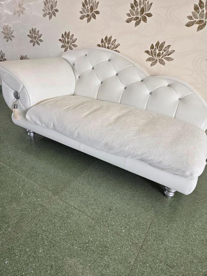 Elegante witte chaise longue / sofa, Huis en Inrichting, Banken | Sofa's en Chaises Longues, Zo goed als nieuw, Tweepersoons, 150 tot 200 cm