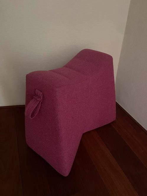 Naughtone Pinch kruk/hocker/poef ( design), Huis en Inrichting, Banken | Voetenbanken en Poefen, Zo goed als nieuw, 50 tot 75 cm