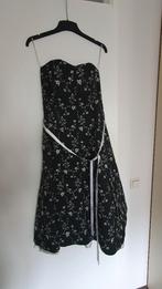 Zwarte gala jurk met wit bloemmotief (S), Kleding | Dames, Gelegenheidskleding, Galajurk, Zwart, Ophalen of Verzenden, Zo goed als nieuw