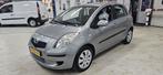 Toyota Yaris 1.3 16V Vvt-i 5DR automaat, Auto's, Toyota, Stof, 750 kg, 4 cilinders, Origineel Nederlands