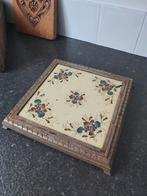 Prachtige brocante oude emaille onderzetter plateau bloemen., Ophalen of Verzenden, Zo goed als nieuw, Rond, Hout