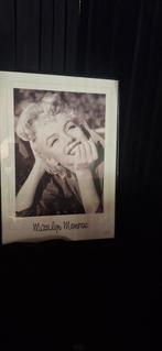 marylin Monroe in lijst, Ophalen