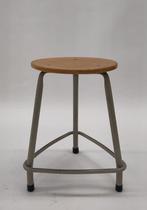 Kruk Ahrend de Cirkel Friso Kramer krukje hout metaal, Huis en Inrichting, Barkrukken, Gebruikt, Met voetsteun, ., Ophalen of Verzenden