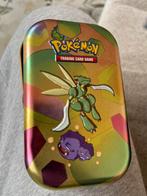 Tin met ongeveer 50 Pokemon kaarten, Ophalen of Verzenden, Zo goed als nieuw, Meerdere kaarten