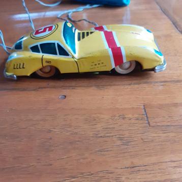 Blikken auto met afstandsbediening  beschikbaar voor biedingen