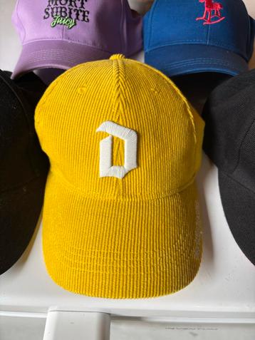 Twee Duvel Petten beschikbaar voor biedingen