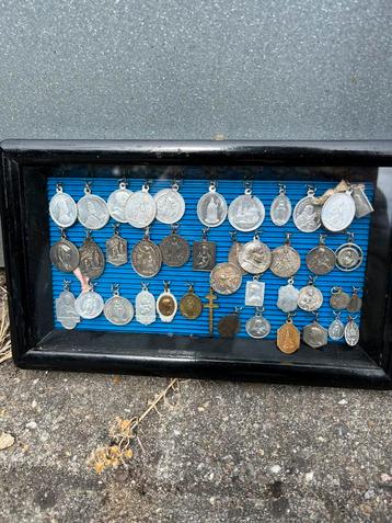 Scapulier medaille,brocante kruis scapuliermedailles beschikbaar voor biedingen