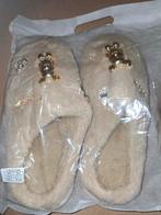 Khaki Sloffen met Teddybeer - Maat 40/41, Ophalen of Verzenden, Nieuw, Beige, Pantoffels of Sloffen