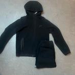 Nike Tech Fleece Sportswear Trainingspak Zwart Donkergrijs, Ophalen of Verzenden, Nieuw, Zwart, Algemeen