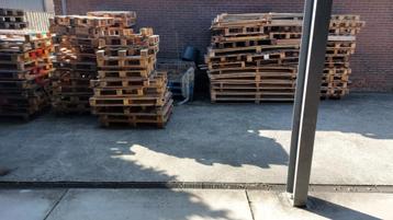 Gratis Kachelhout, wegwerp pallets zelf laden. beschikbaar voor biedingen