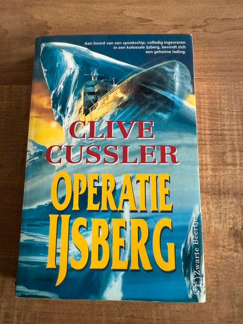 Operatie IJsberg Clive Cussler, Boeken, Thrillers, Zo goed als nieuw, Nederland, Ophalen of Verzenden