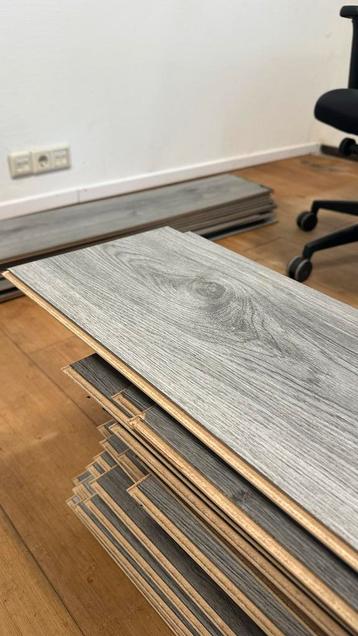 Grijze Eiken Laminaat - 15m² + Extra beschikbaar voor biedingen