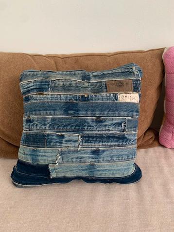 Sierkussen jeans patchwork beschikbaar voor biedingen