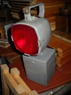 Seinlamp met rode kap kan op stroom of batterijen, Antiek en Kunst, Antiek | Lampen, Ophalen of Verzenden