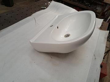 Wastafel villeroy&Boch gebruikt maar nog netjes beschikbaar voor biedingen