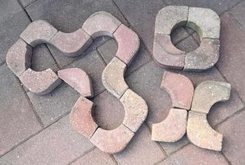 19 Sier stenen voor iets decoratiefs in de tuin of op terras beschikbaar voor biedingen