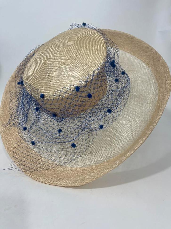 Een exclusieve hoed van Henriëtte Dijkinga, Kleding | Dames, Hoeden en Petten, Gedragen, Hoed, Ophalen of Verzenden