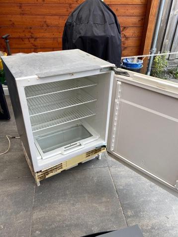 Kleine onderbouw koelkast beschikbaar voor biedingen