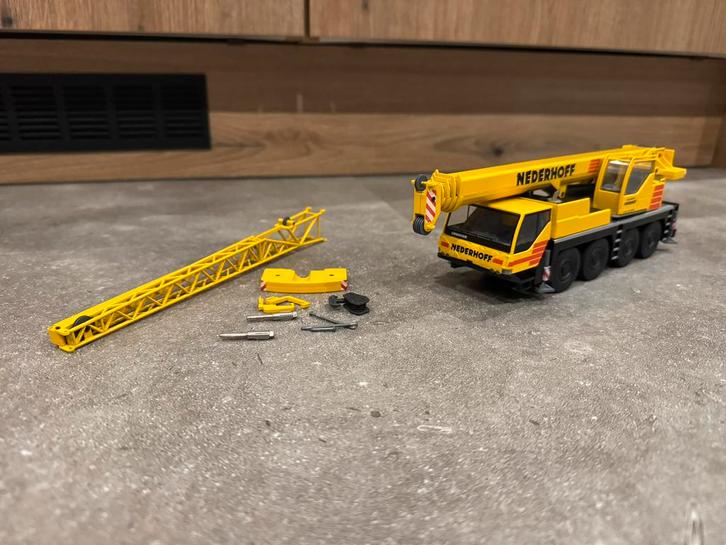 Liebherr LTM1060/2 in de Nederhoff kleuren Conrad!, Hobby en Vrije tijd, Modelauto's | 1:50, Zo goed als nieuw, Hijskraan, Tractor of Landbouw
