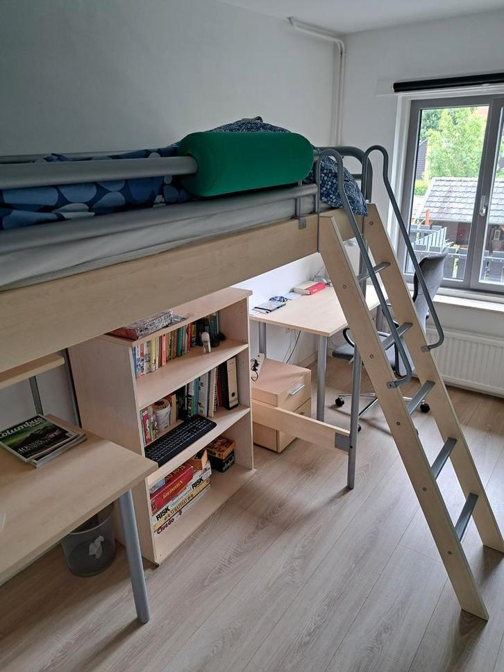 HASENA slaapkamer voor kind of student. Hoogslaper 200X90, Huis en Inrichting, Slaapkamer | Stapelbedden en Hoogslapers, Gebruikt