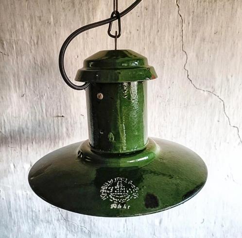 Vintage groene emaille stal lamp Sovjet Unie (1964 CCCP), Huis en Inrichting, Lampen | Hanglampen, Gebruikt, Minder dan 50 cm