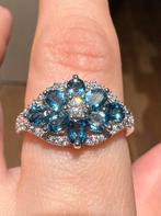 Zilveren ring met echte London blauwe topaas. Koopje!, Sieraden, Tassen en Uiterlijk, Ringen, Nieuw, 18 tot 19, Blauw, Met edelsteen