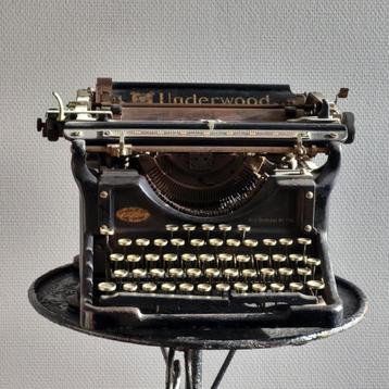Zeer mooie antieke Underwood typemachine van circa 1920 beschikbaar voor biedingen