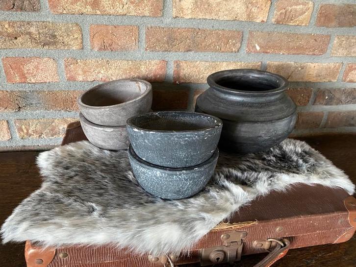 Landelijke set stenen schaaltjes  / tuimelpot, Huis en Inrichting, Woonaccessoires | Schalen en Manden, Zo goed als nieuw, Schaal