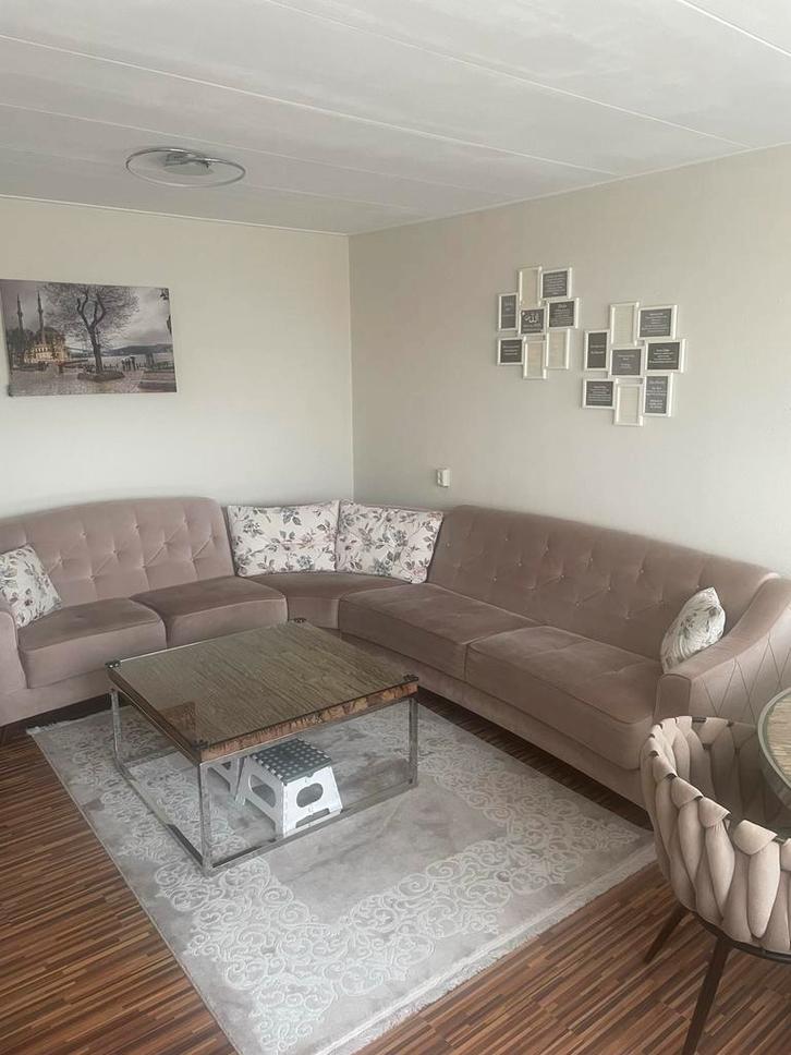 Mooie Hoekbank - Stijlvol en Comfortabel!, Huis en Inrichting, Banken | Bankstellen, Zo goed als nieuw, Hoekbank, Vierpersoons of meer