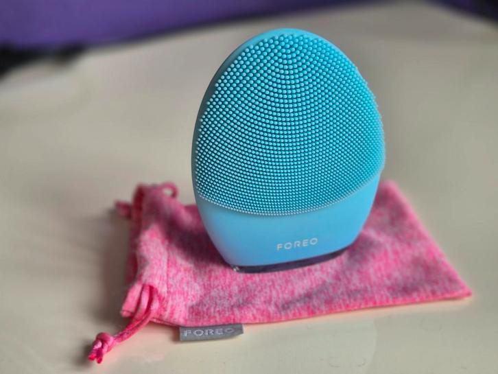 Foreo Luna 3 Sonic Facial Cleanser and Anti-Ageing Massager, Sieraden, Tassen en Uiterlijk, Uiterlijk | Gezichtsverzorging, Nieuw