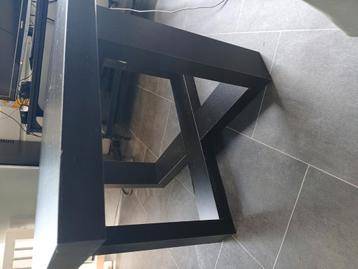 Zwarte salontafel beschikbaar voor biedingen