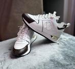 Louis Vuitton Run Away / LV sneakers In doos & ORIGINEEL, Kleding | Dames, Schoenen, J, Zwart, Sneakers of Gympen, J