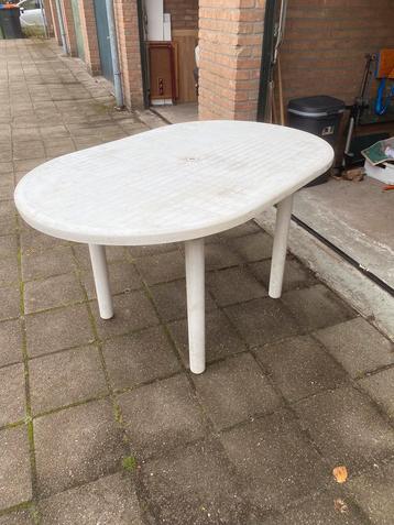 Tuintafel / campingtafel. beschikbaar voor biedingen