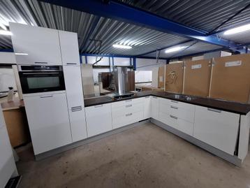 Complete keuken Compleet met APP 120Keukens op voorraad 2819 beschikbaar voor biedingen