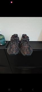 Yeezy sneakers, Ophalen of Verzenden, Zo goed als nieuw, Sneakers of Gympen