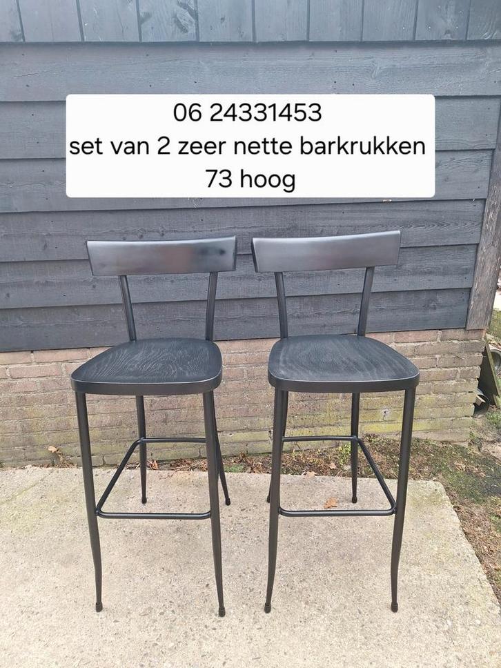 Set van 2 zeer nette barkrukken, Huis en Inrichting, Barkrukken, Zo goed als nieuw, 60 tot 90 cm, Hout, Metaal, 2 krukken, Ophalen